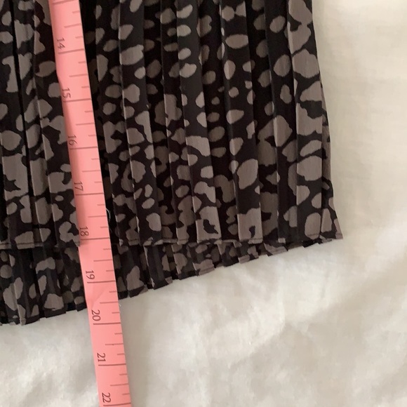 Ann Taylor Loft Black Animal Print Pleated Skirt - Picture 7 of 8